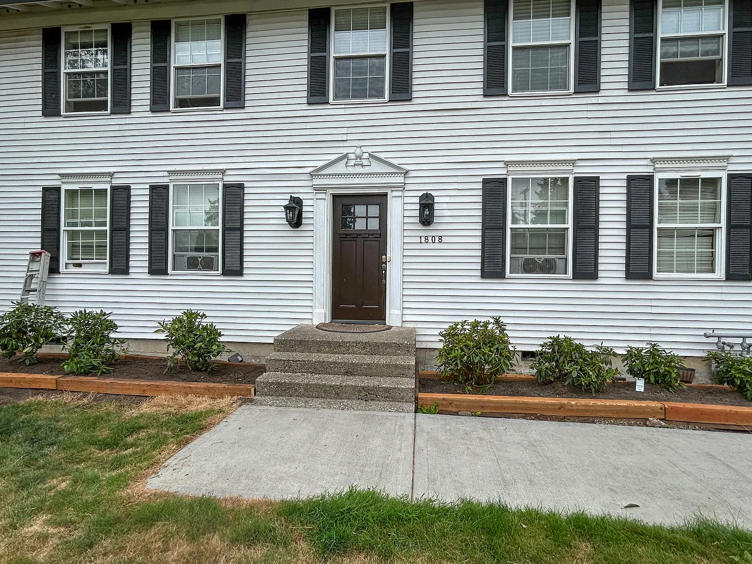 3 bed, 2500 sqft, $3,500 — Photo 1