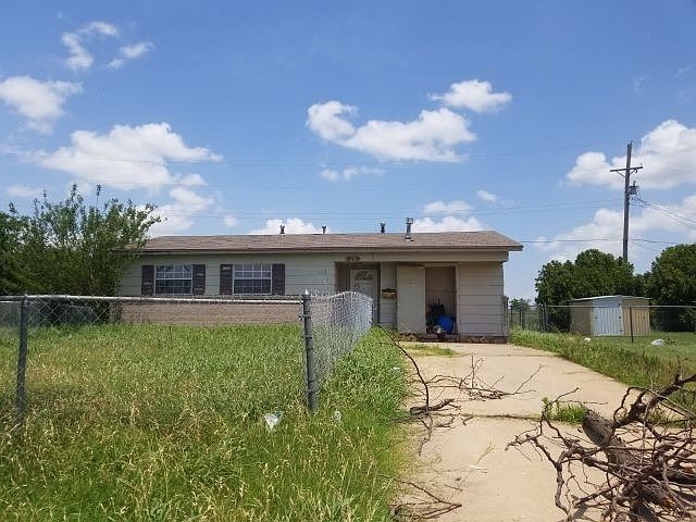 2nd image of 919 SW Ranch Oak Blvd