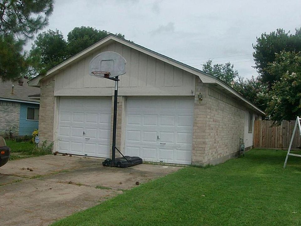 1st image of 10914 Pigeonwood Dr