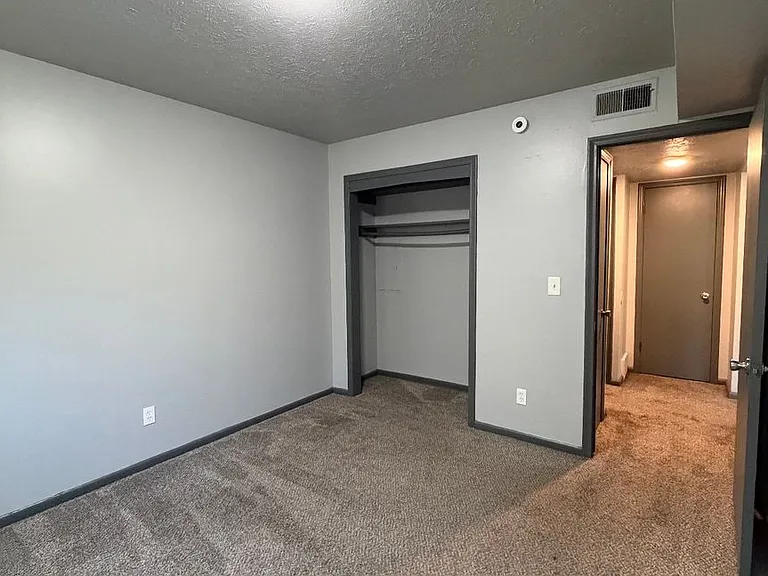 4750 Lafayette Ave — Photo 5