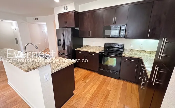 2 bed, 2.0 bath, 1243 sqft, $3,550 — Photo 4