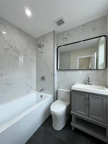 679 Bergen Ave #2 — Photo 11