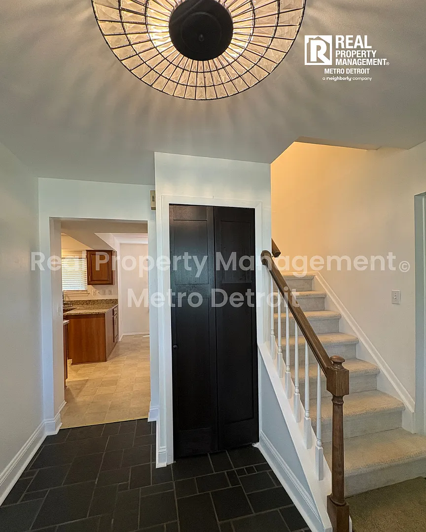 4-Bedroom Single-Family Home in Troy, Michigan — Photo 3