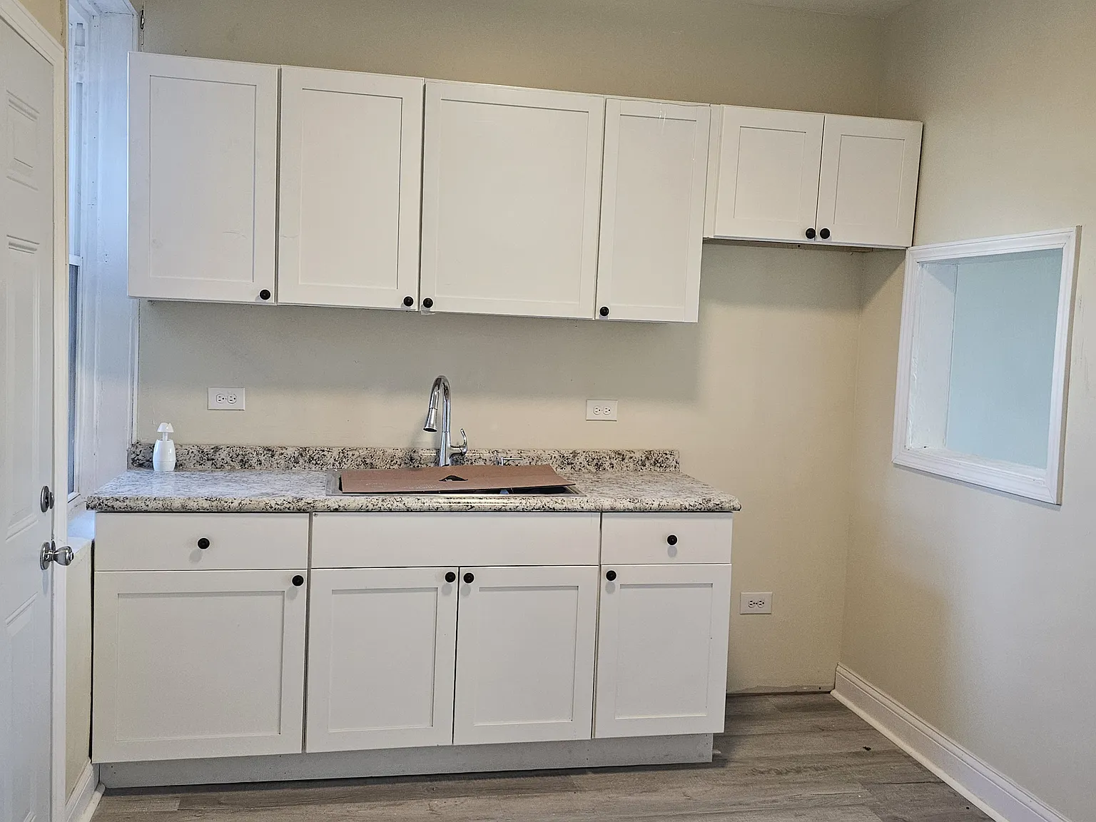 4 bed, 12 sqft, $2,100 — Photo 4