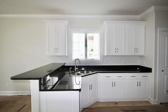 5th image of 402 Greystone Dr