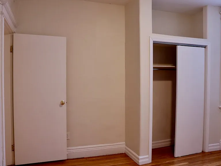 56 Queensberry St #7 — Photo 9