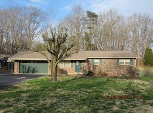 821 Roberts Cir, Lenoir City, TN 37772