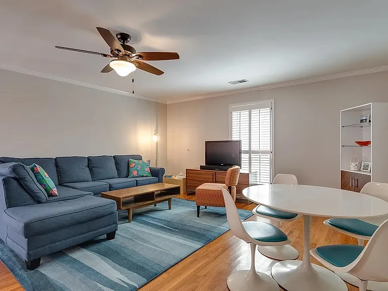 2066 Carr Ave — Photo 5