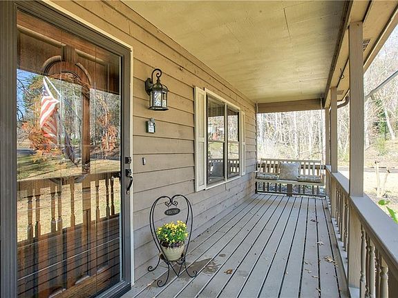 3rd image of 315 Vineyard Dr NW