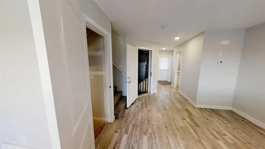 3 bed, 2.5 bath, 1273 sqft, $2,200 — Photo 4