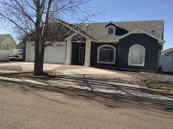 Charcoal Gray Stucco Exterio