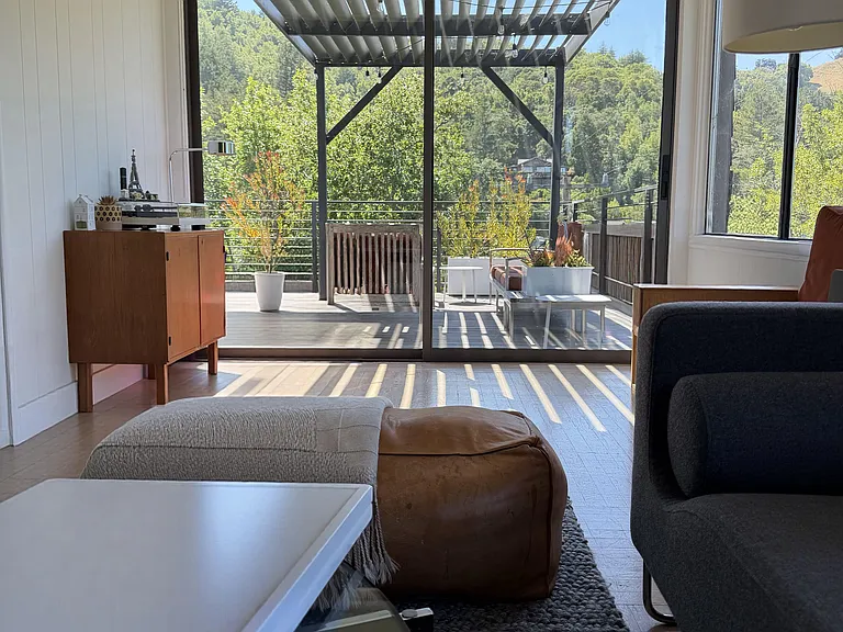 250 Redwood Rd — Photo 9