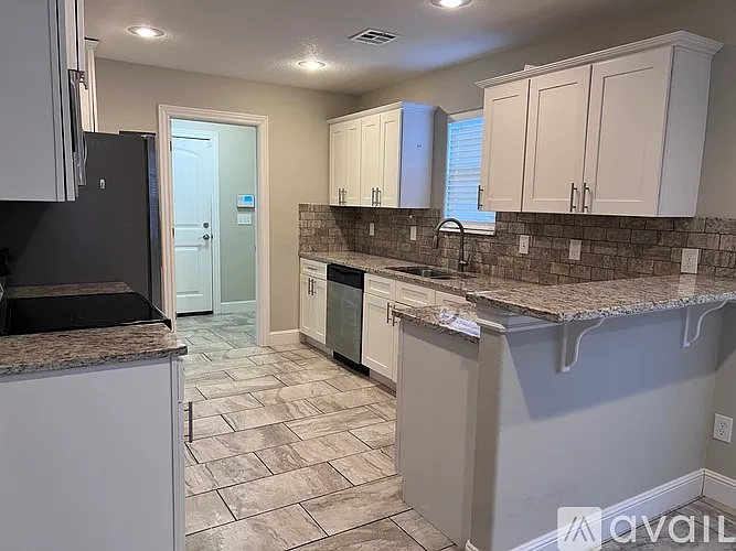 2501 S Willard Ave — Photo 3