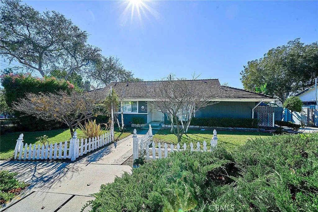 3 bed, 2.5 bath, 1707 sqft, $5,000 — Photo 3