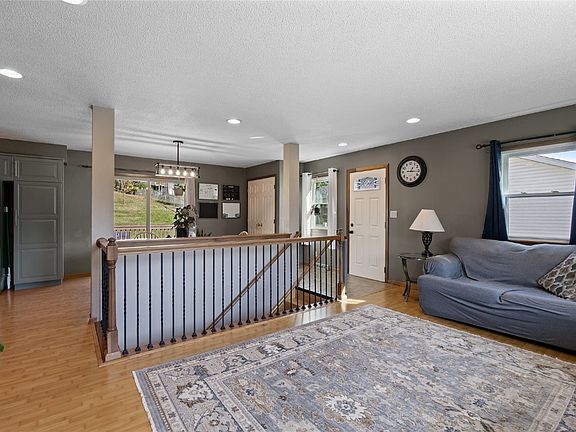 4th image of 949 Westwood Dr NW