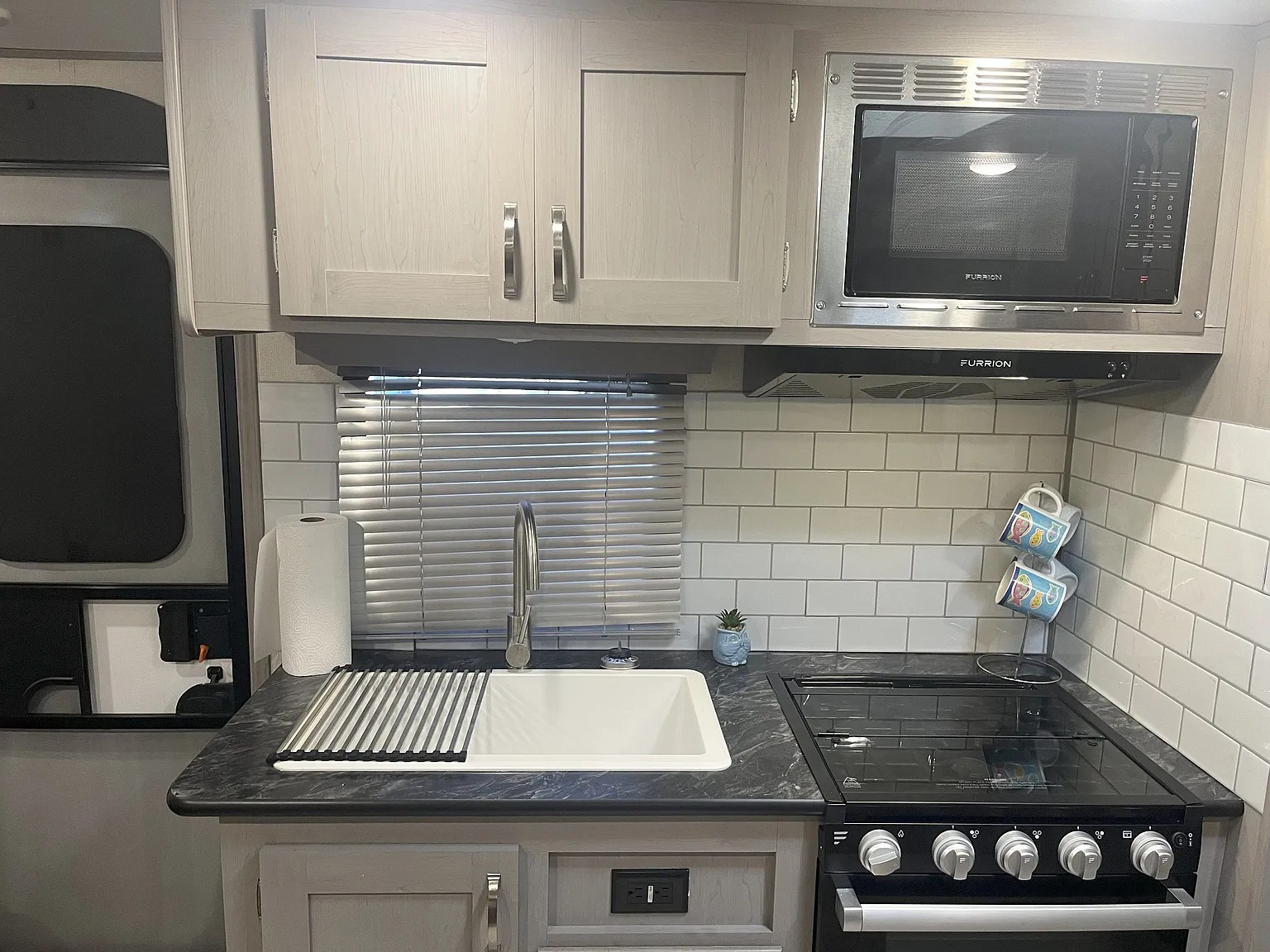 1 bed, 1.0 bath, 200 sqft, $800 — Photo 3