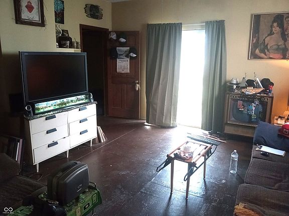 2nd image of 8109 S May St