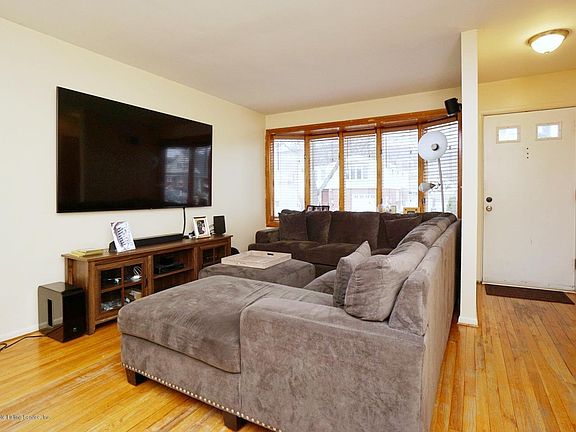 3rd image of 563 Britton Ave