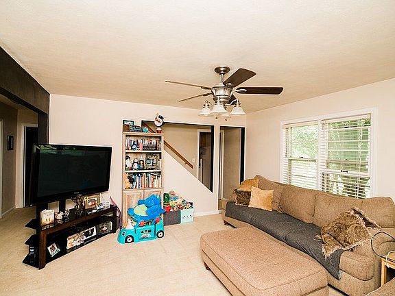3rd image of 206 Indian Meadow Dr
