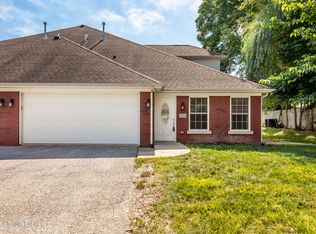 1513 Crystal Dr #D, La Grange, KY 40031
