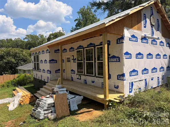 207 Mauney St, Mount Holly, NC 28120