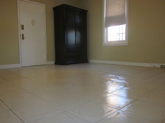 5th image of 20 Scholes St #1
