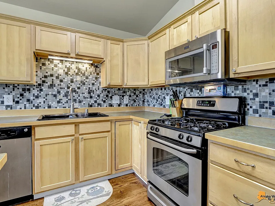 6524 Whispering Loop #B