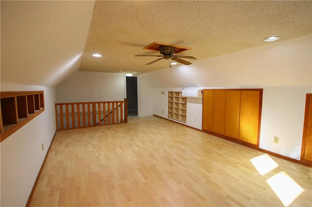 1 bed, 1.0 bath, 1968 sqft, $1,500 — Photo 3