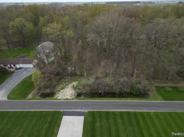 197 N Cotter Rd, Essexville, MI 48732