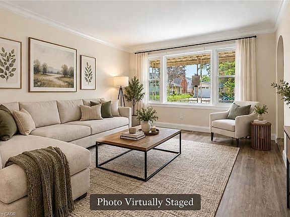 5th image of 61 Hillview St