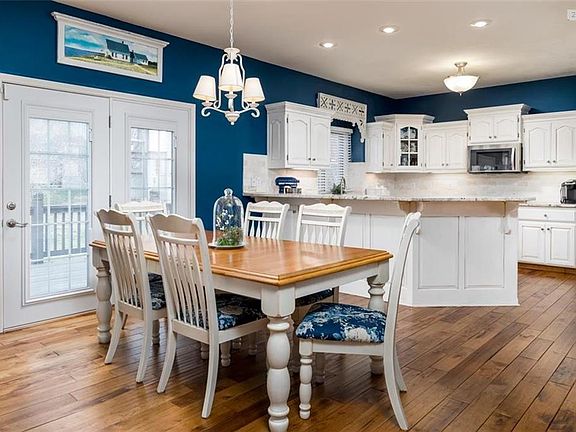 3rd image of 1554 Carriage Cir