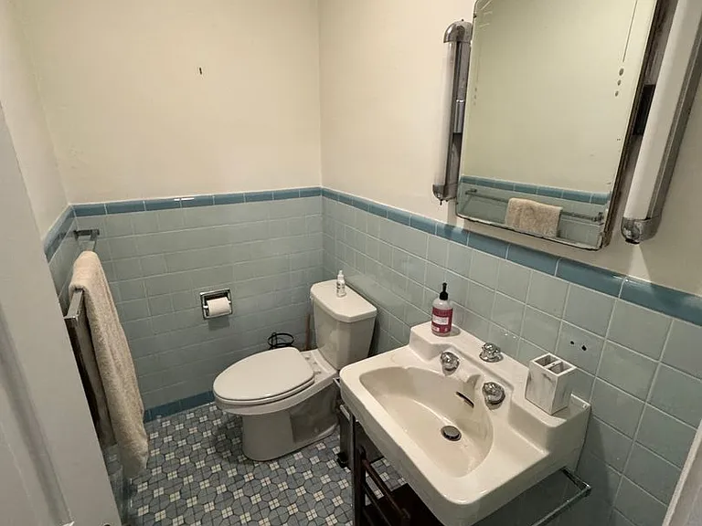 906 Crescent Cir — Photo 49