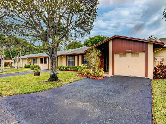 3rd image of 5456 Viburnum Cir