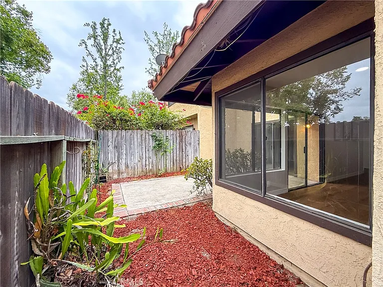 1034 Romney Dr — Photo 36