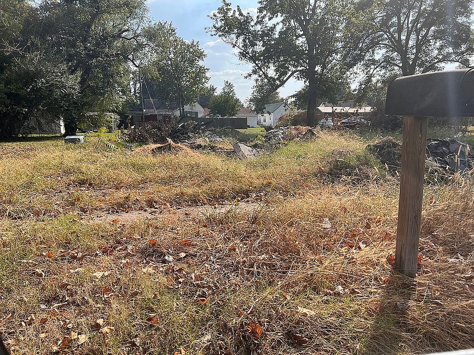 1st image of 109 E Lee St