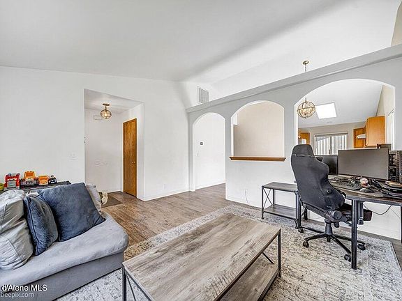 5th image of 625 W Bushwood Ave