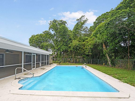 3rd image of 289 SE Verada Avenue
