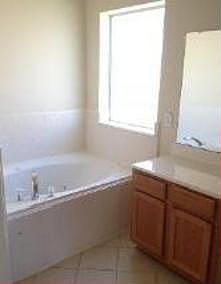 4th image of 2213 Neches Dr