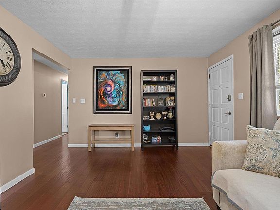 5th image of 55 Sunflower Dr