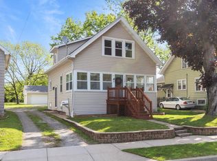 1108 Bay Shore Dr, Oshkosh, WI 54901