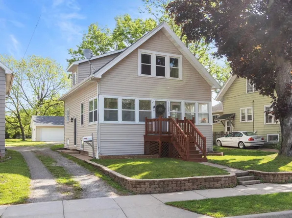 1108 Bay Shore Dr, Oshkosh, WI 54901