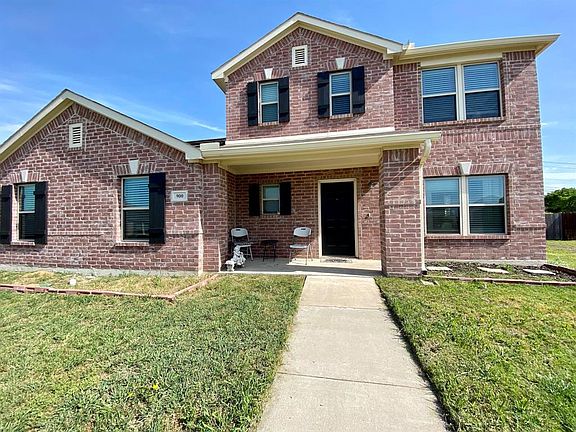 3rd image of 900 Dandelion Cir