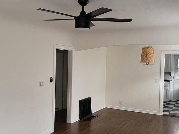 3rd image of 438 N Newport Ave #3
