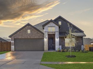225 Magnolia Dr, Azle, TX 76020