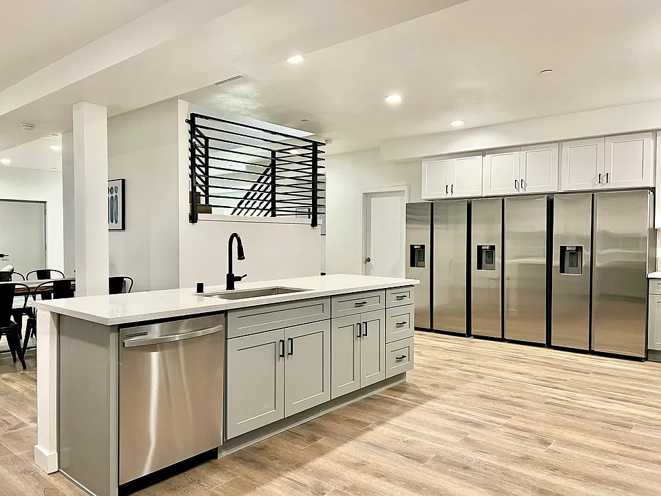 1587 West 35th Street