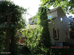 625 Aue Rd, Norton Shores, MI 49441