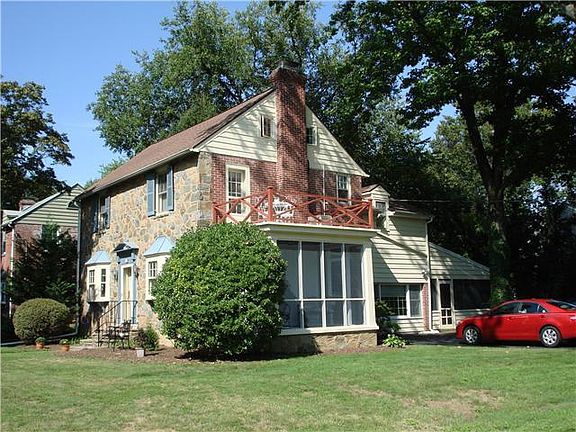 Side Screened Porch & Rooftop Deck