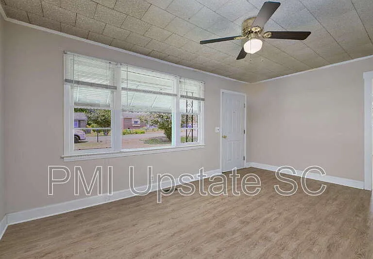 105 Truman St — Photo 6