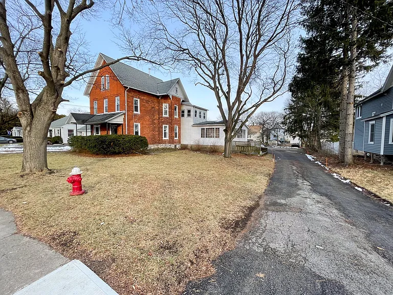 55 Oak St #1 — Photo 20