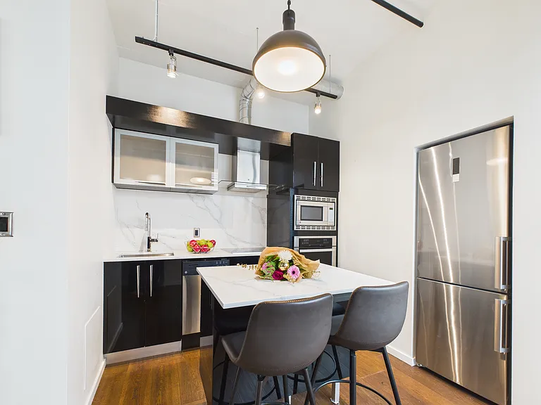 1029 View St #724 — Photo 8